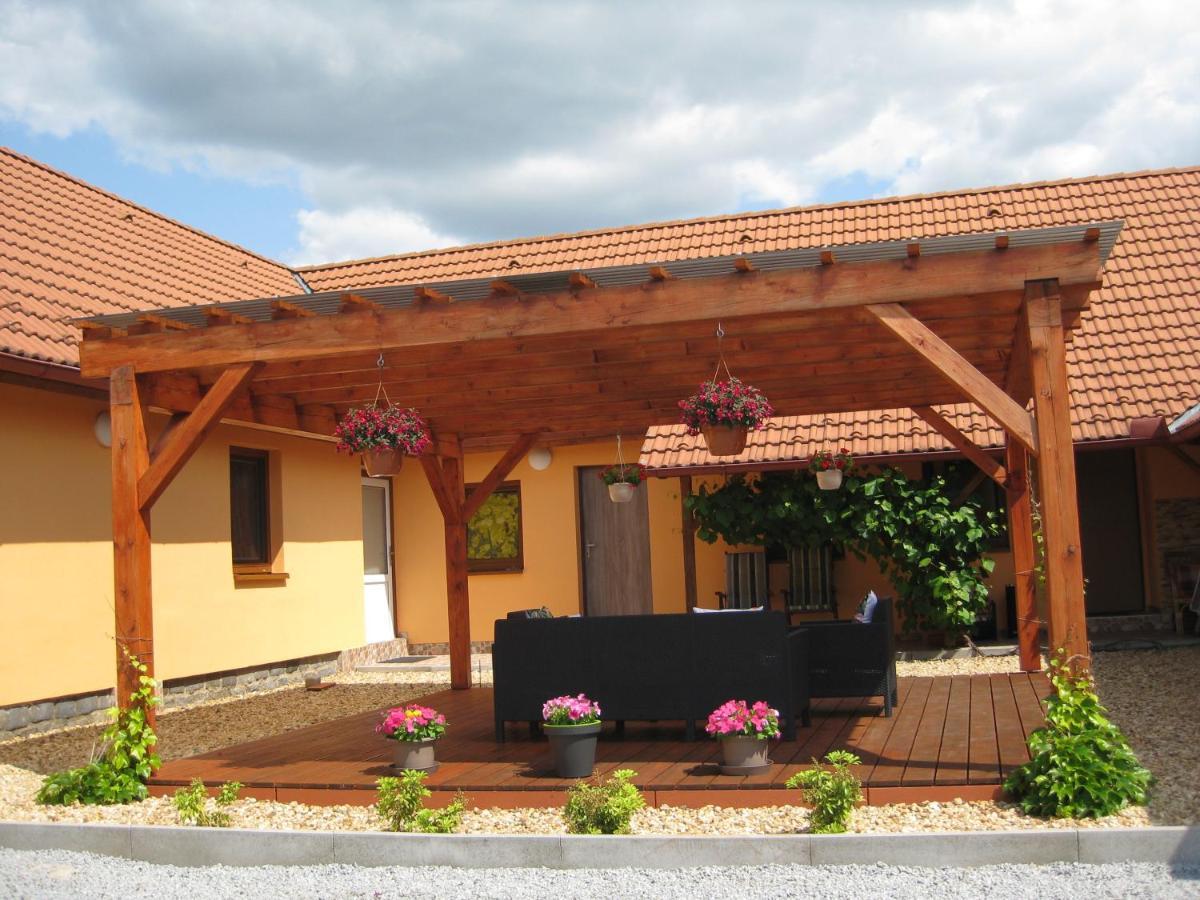 Apartmany Vcelka Hranice u Novych Hradu Exterior photo