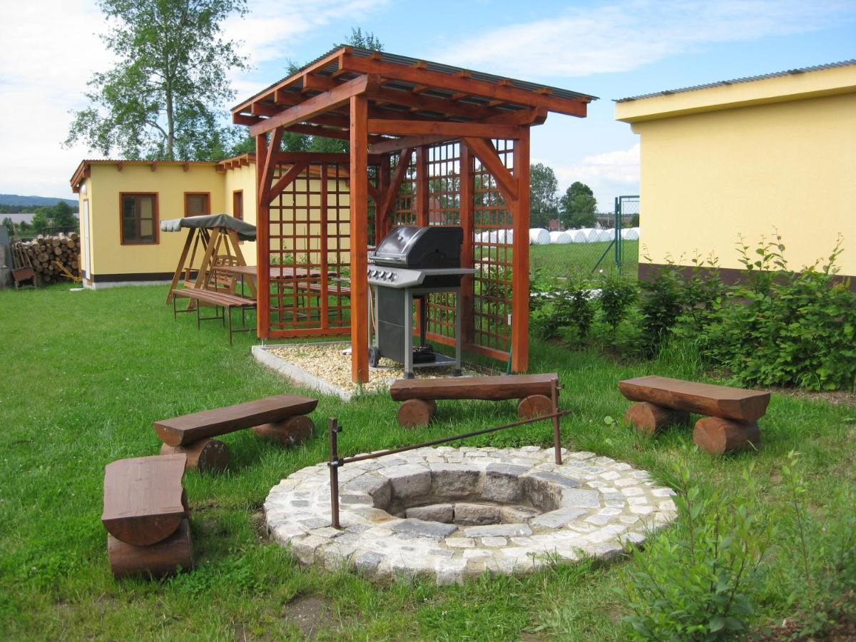 Apartmany Vcelka Hranice u Novych Hradu Exterior photo